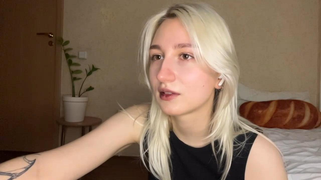 Image of cam model AlvaQuintard from XloveCam