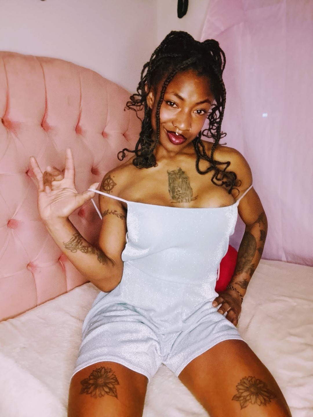 Image of cam model Sunlee from XloveCam