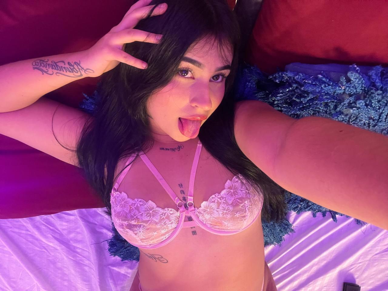 Image of cam model HannahBecker from XloveCam