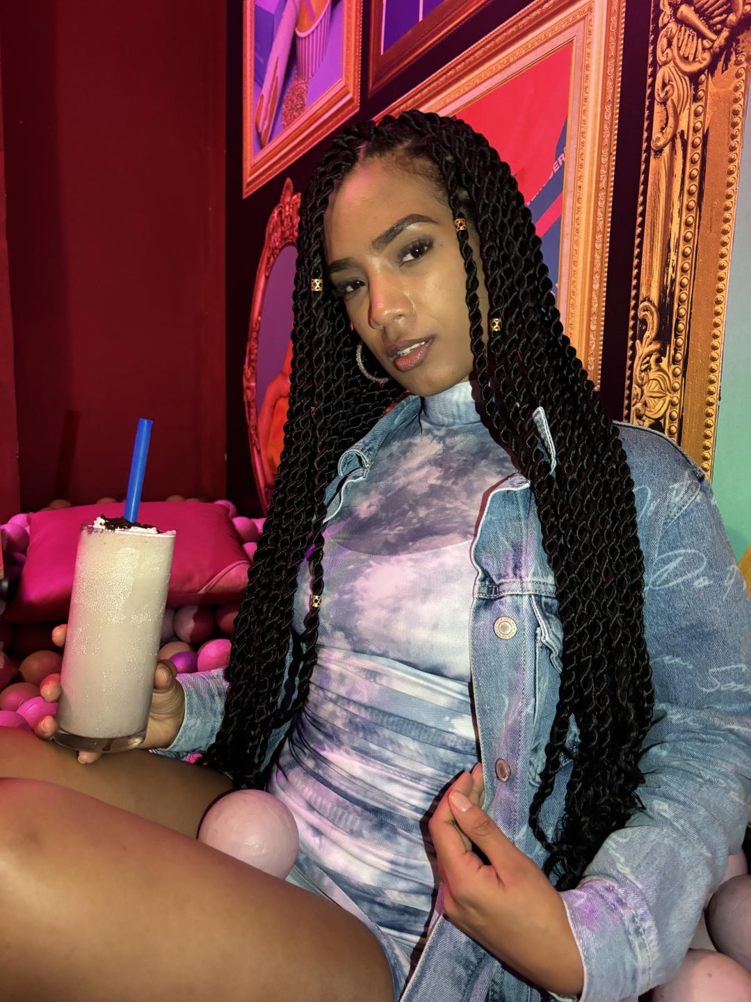 Image of cam model NatLewis from XloveCam