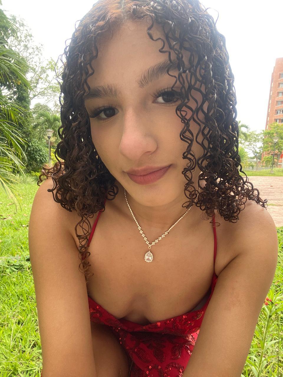 Image of cam model NathachaEvans from XloveCam