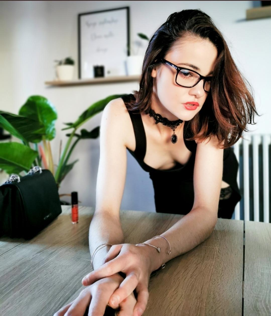 Image of cam model FrancaisePhoenix from XloveCam
