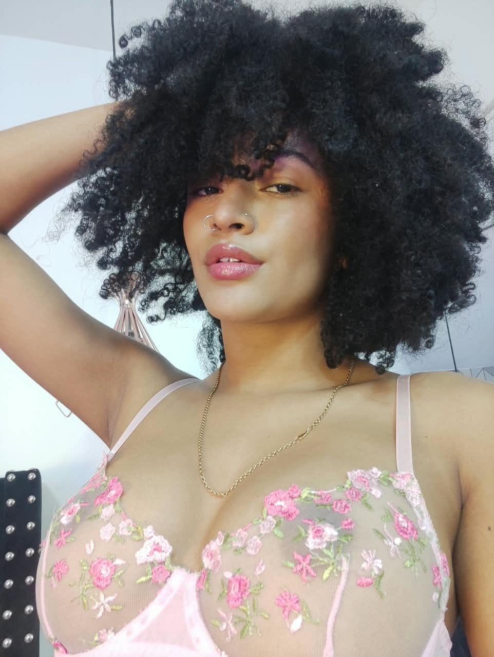 Image of cam model SnackTime from XloveCam