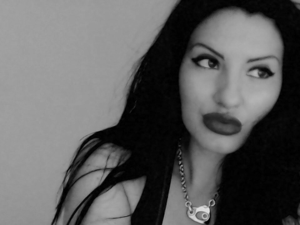 Image of cam model Zaccada from XloveCam
