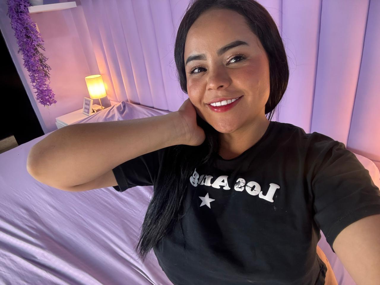 Image of cam model NixieRose from XloveCam