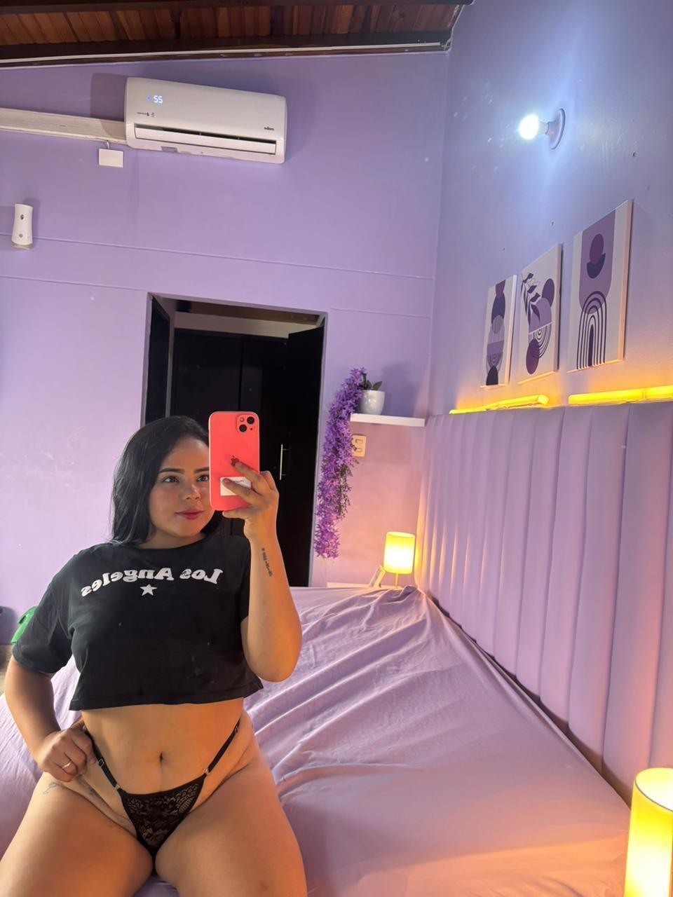 Image of cam model NixieRose from XloveCam