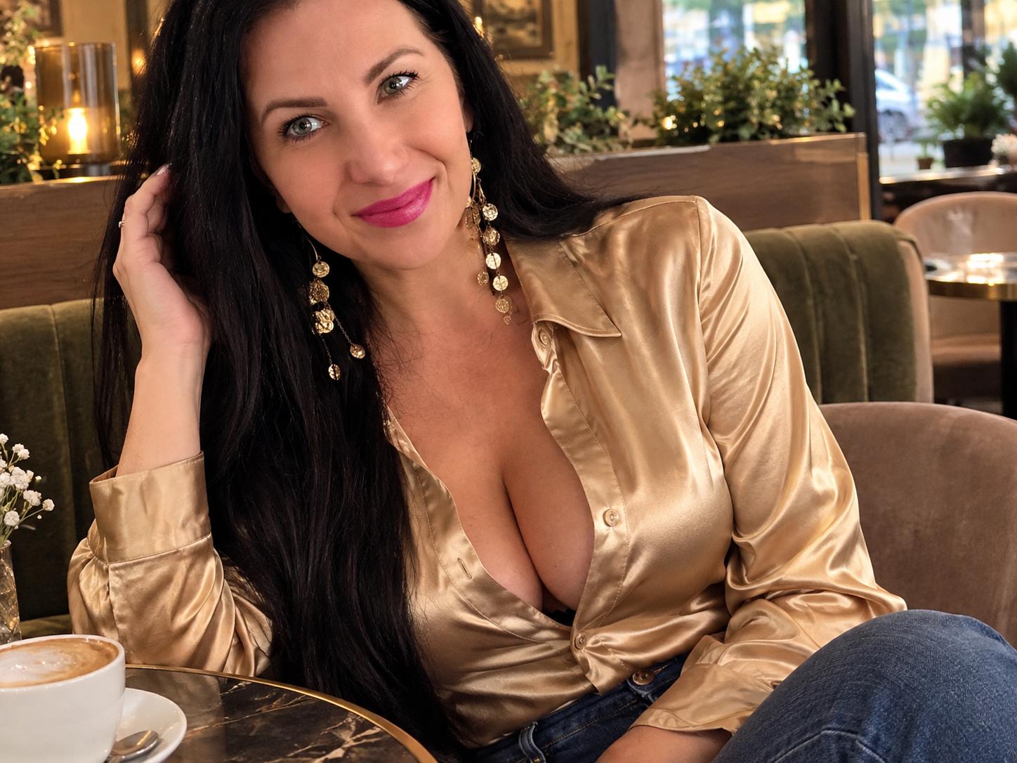 Image of cam model SandraSmile from XloveCam