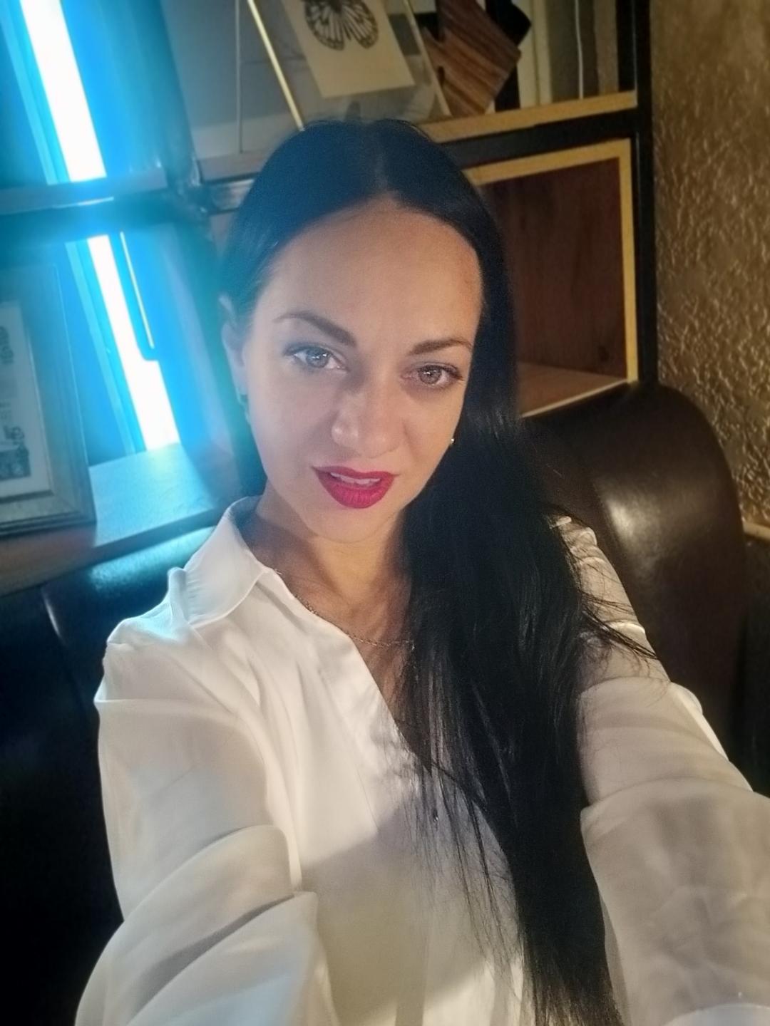 Image of cam model InnaKristals from XloveCam
