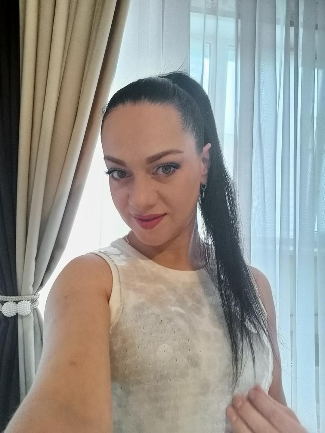 Image of cam model InnaKristals from XloveCam