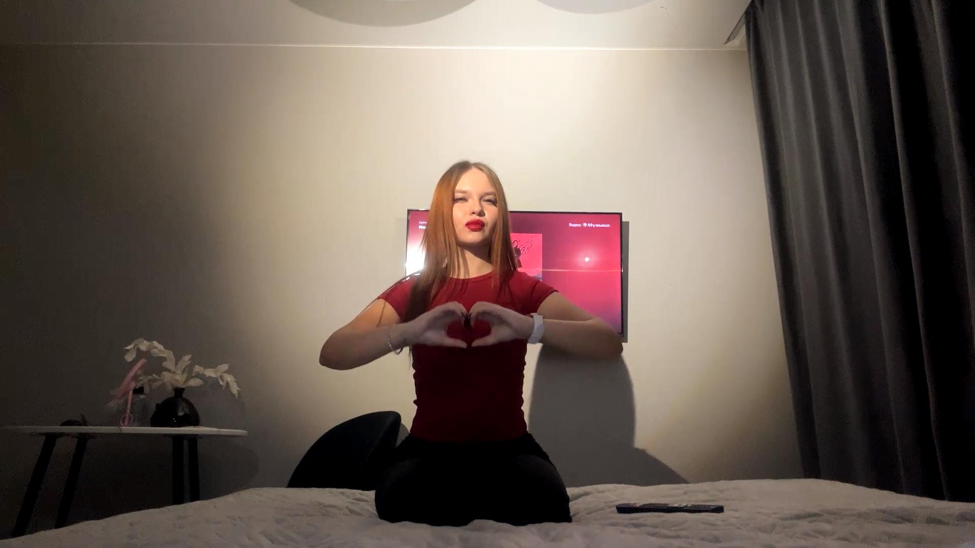 Image of cam model AllynObstfeld from XloveCam