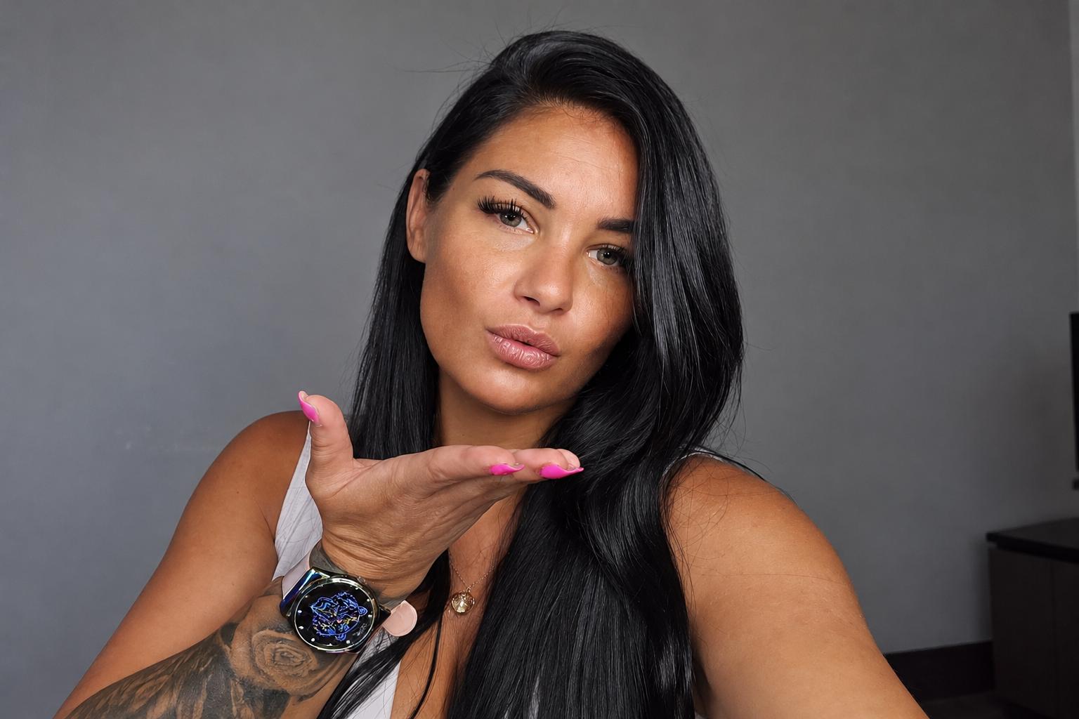 Image of cam model IvyMidnight from XloveCam