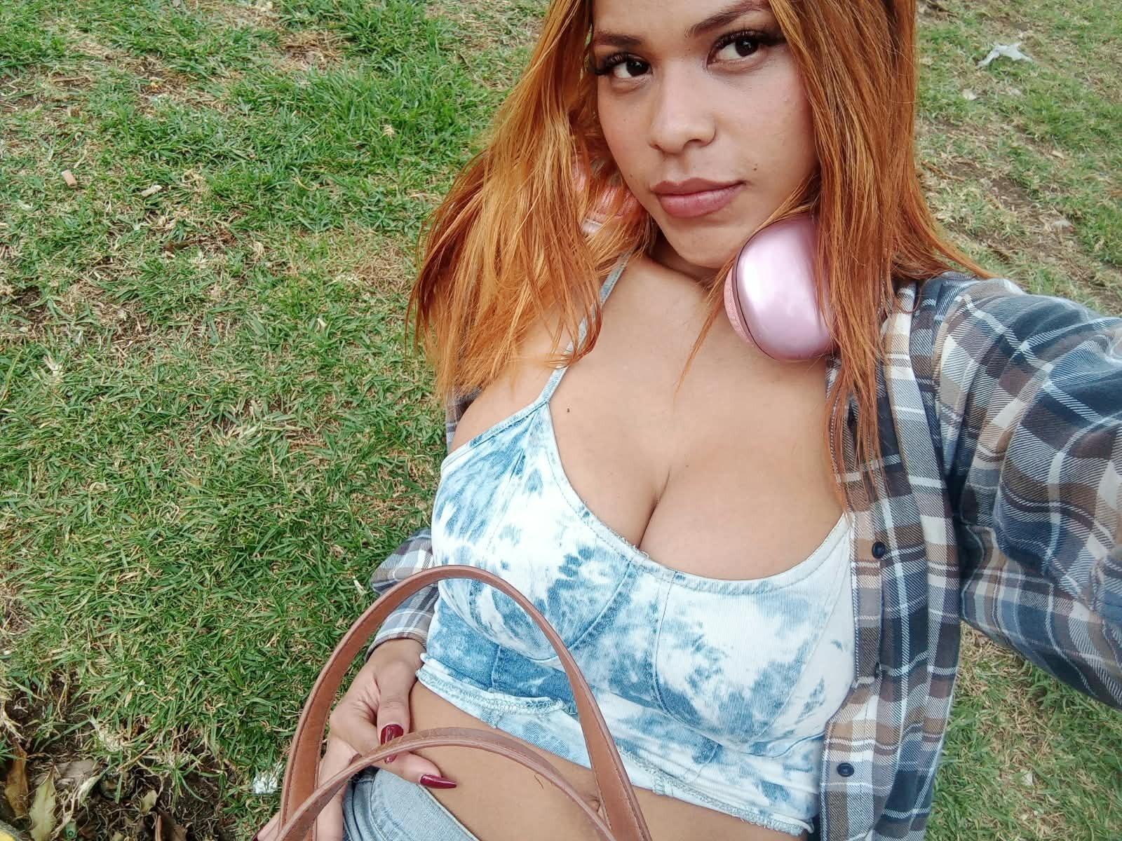 Image of cam model IvonneKross from XloveCam