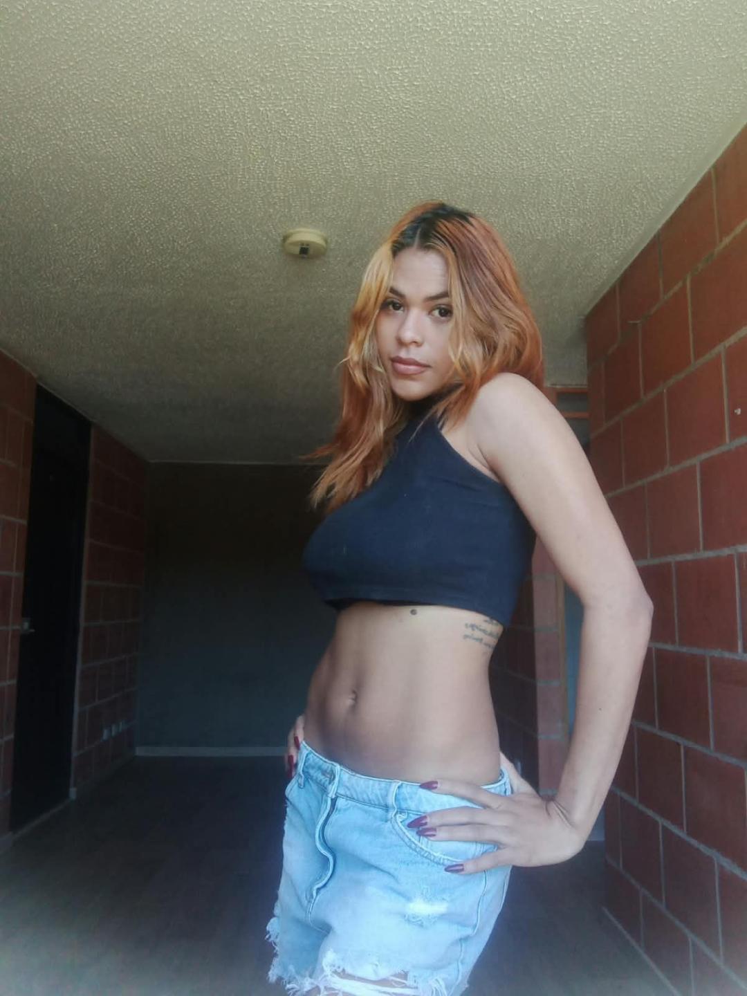Image of cam model IvonneKross from XloveCam