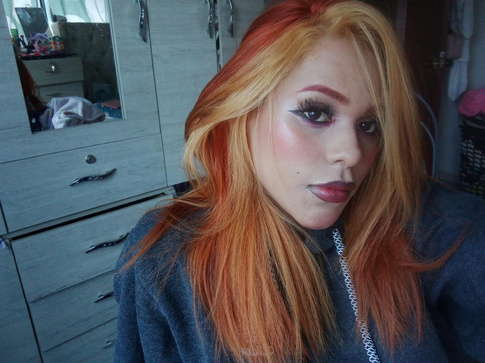 Image of cam model IvonneKross from XloveCam