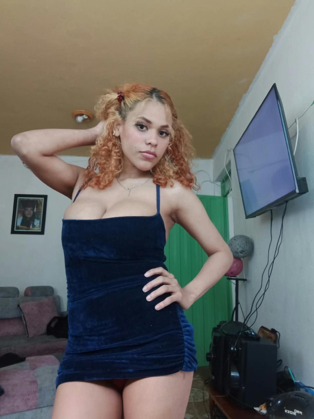 Image of cam model IvonneKross from XloveCam