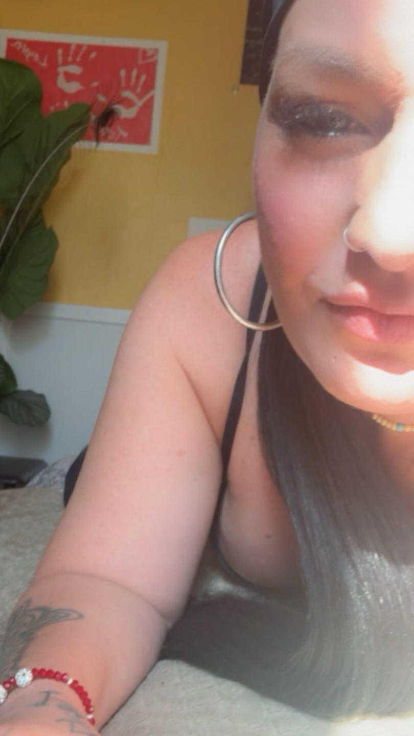 Image of cam model Catiminiclan (DaisyRer, VendeuseDereves) from XloveCam