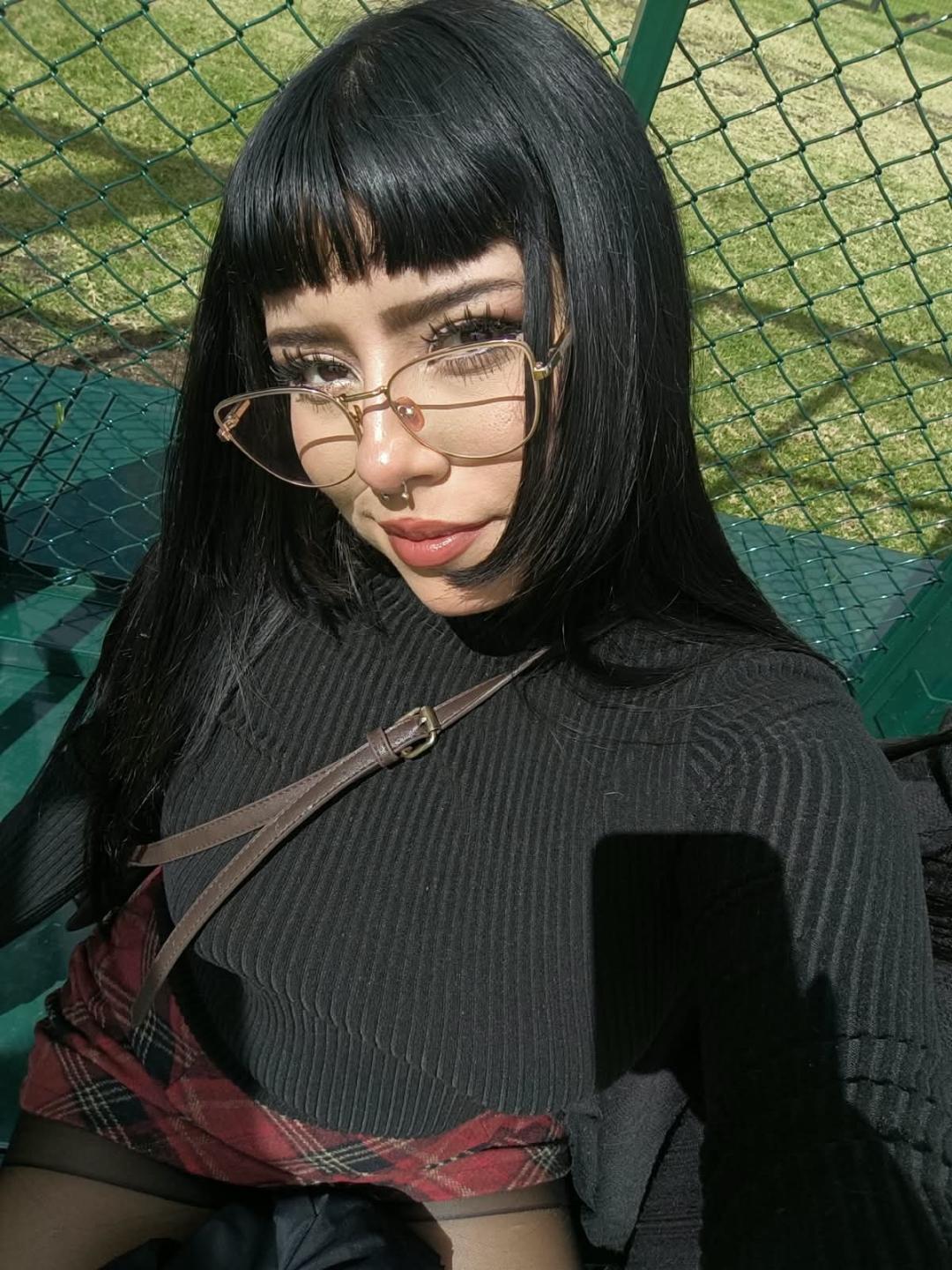 Image of cam model MimiLuvx from XloveCam