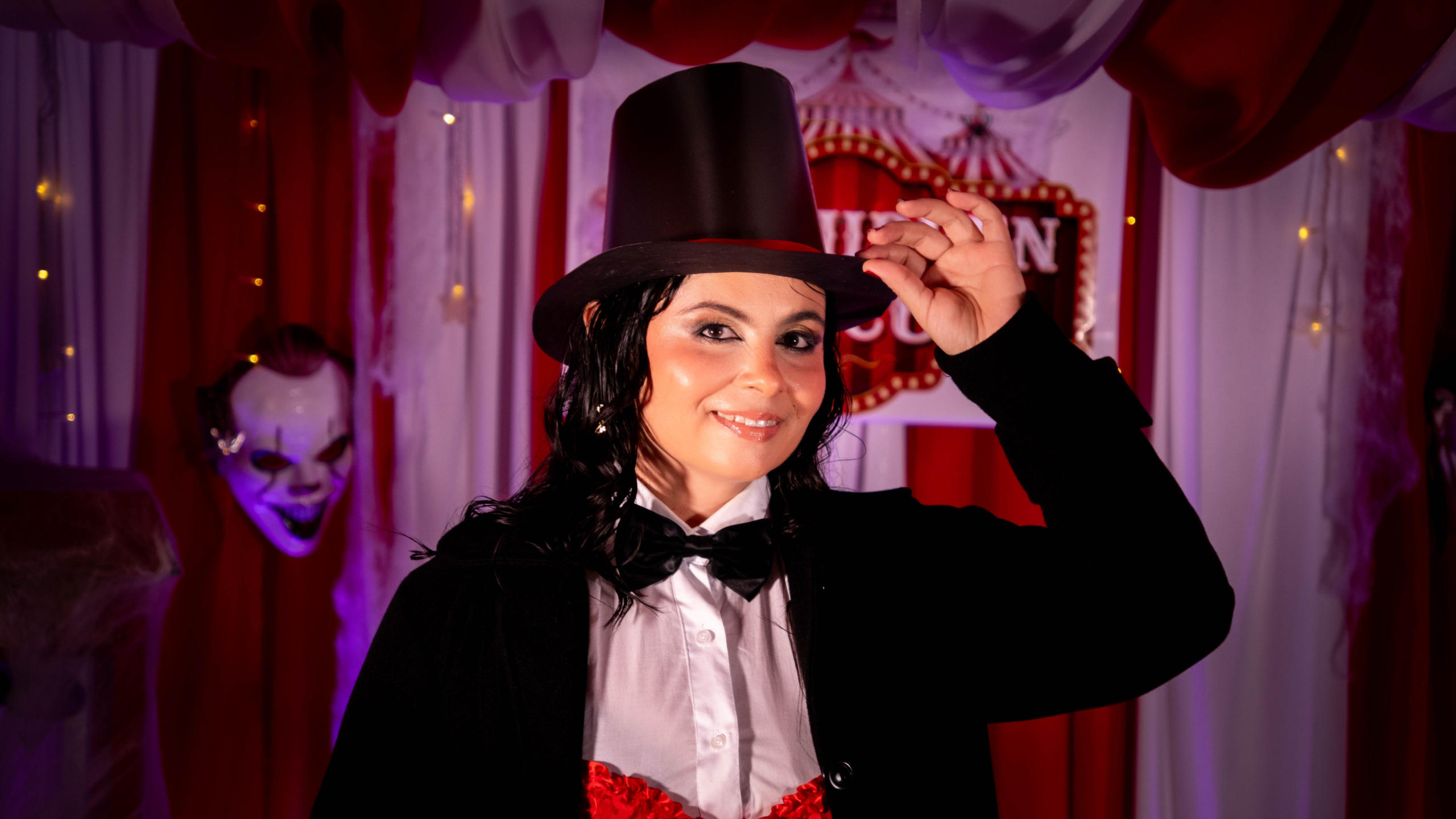 Image of cam model ScarletRebel from XloveCam
