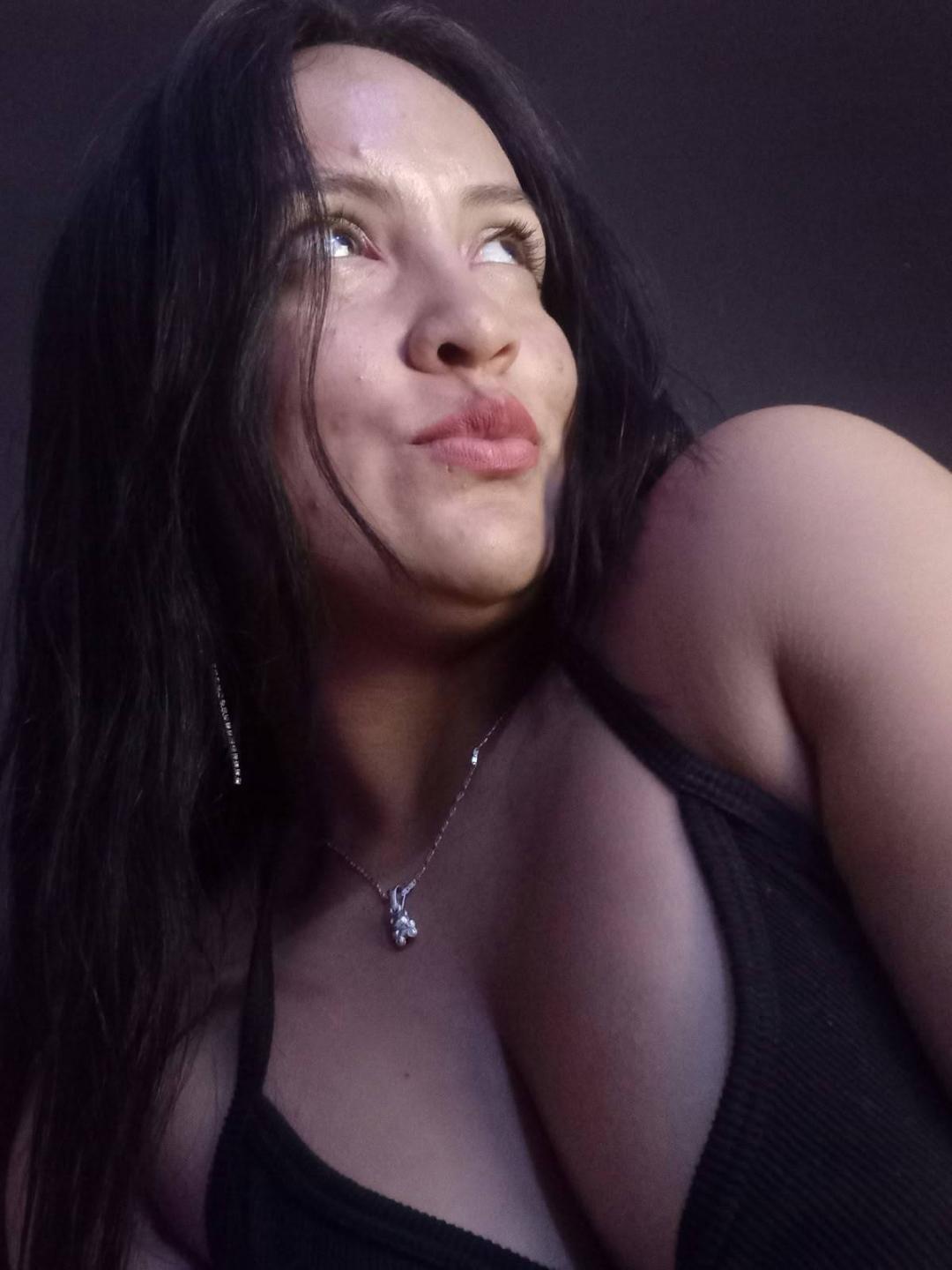 Image of cam model AnaisMonetth from XloveCam