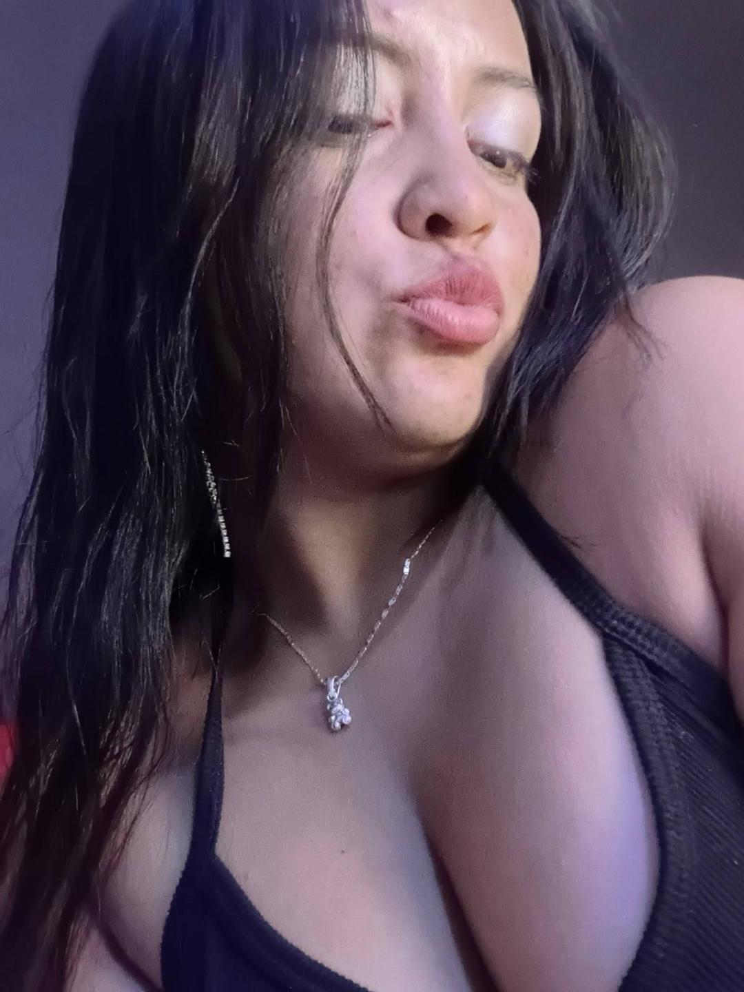 Image of cam model AnaisMonetth from XloveCam