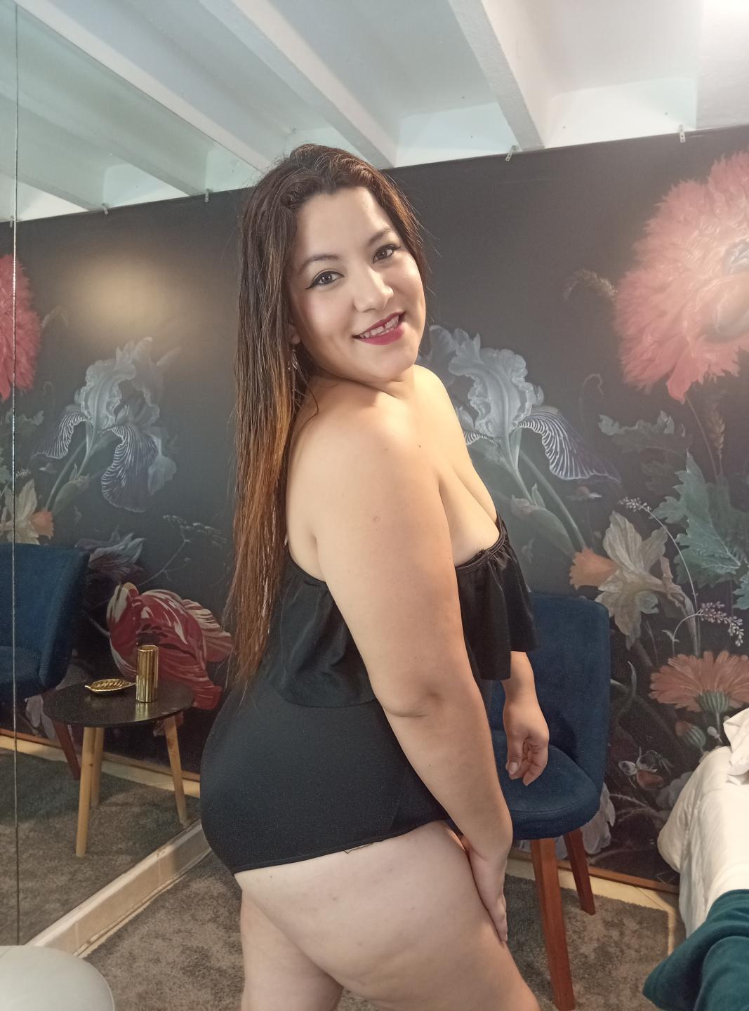 Image of cam model SalomeVos from XloveCam