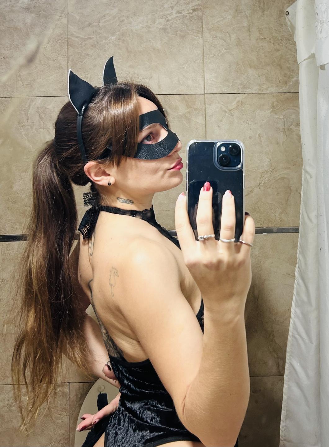 Image of cam model RomiSweety from XloveCam