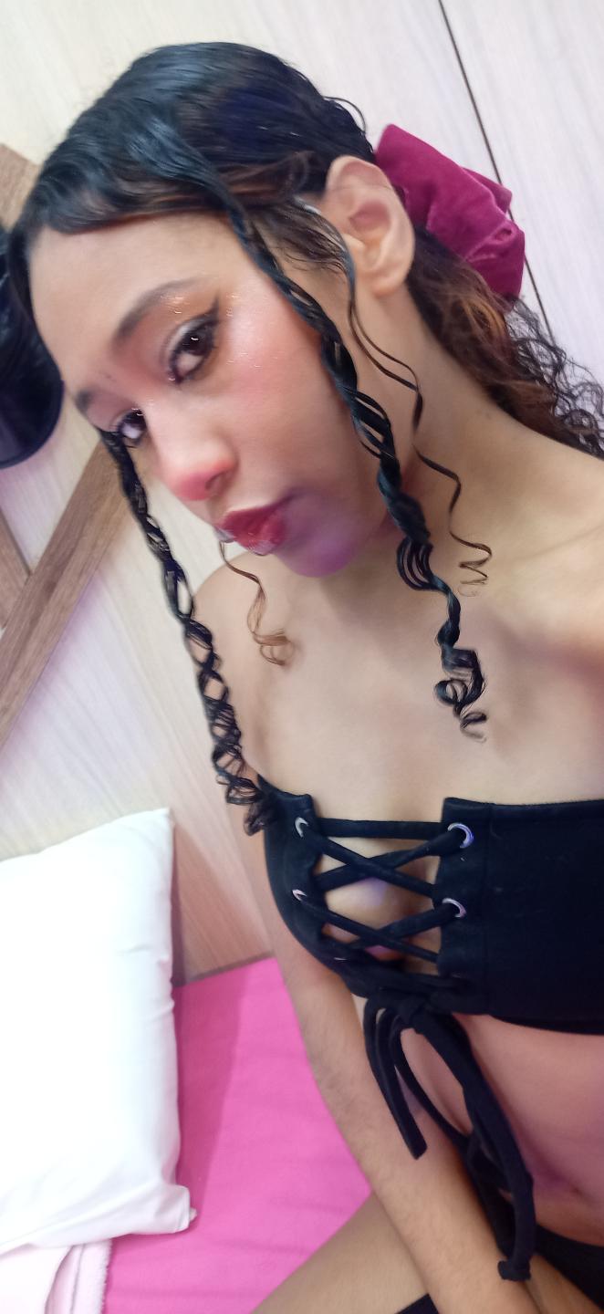 Image of cam model LovelyConnie from XloveCam