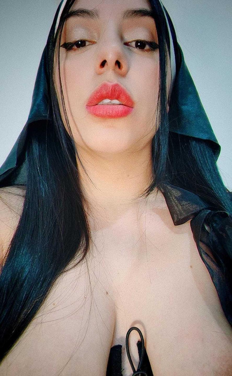 Image of cam model VenusMilo from XloveCam