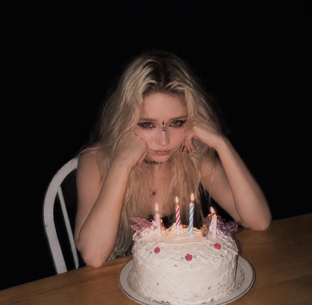 Image of cam model PaleSuccubus from XloveCam