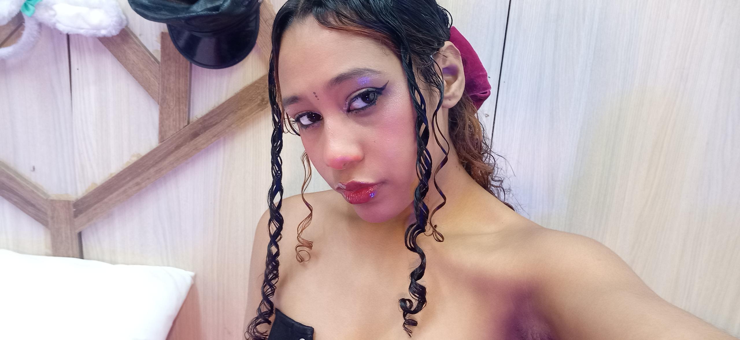Image of cam model LovelyConnie from XloveCam