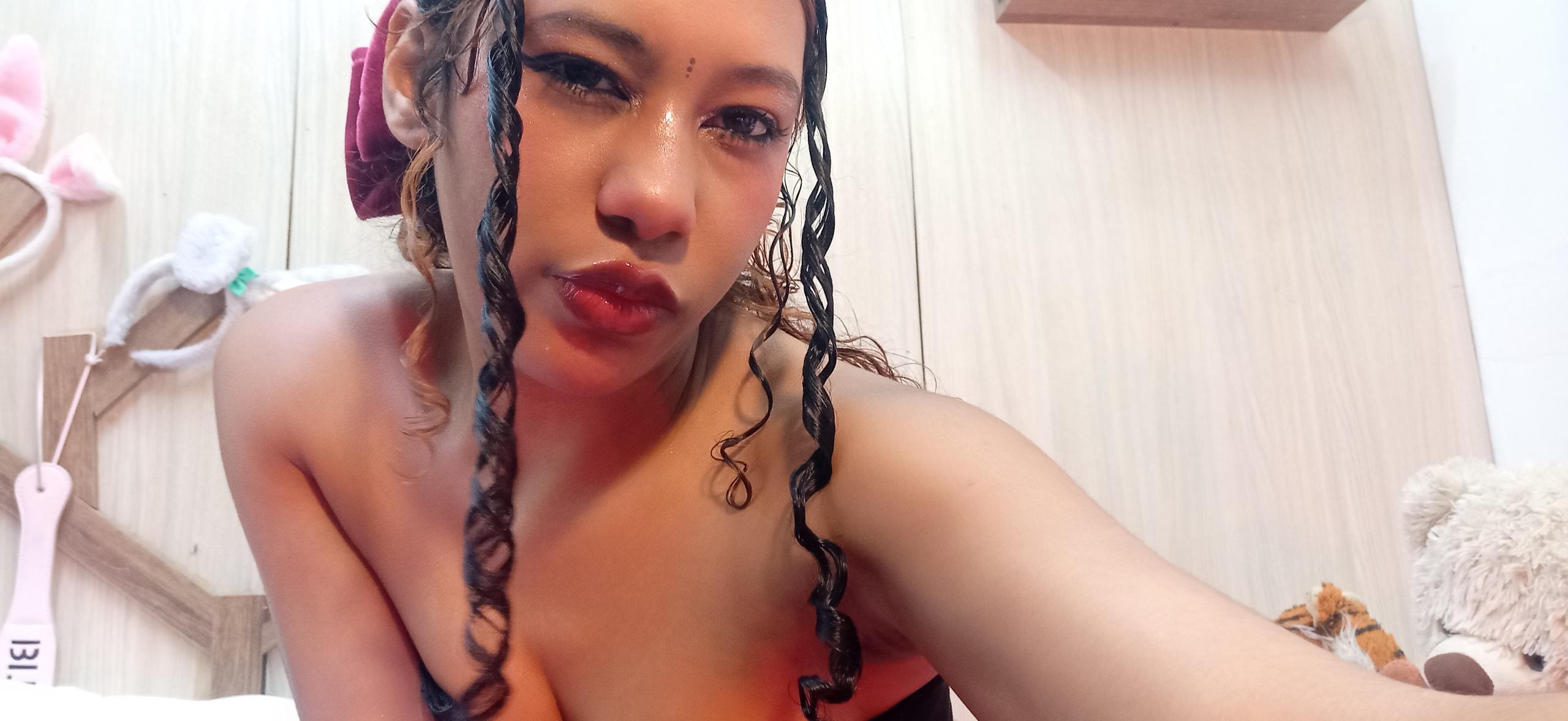 Image of cam model LovelyConnie from XloveCam