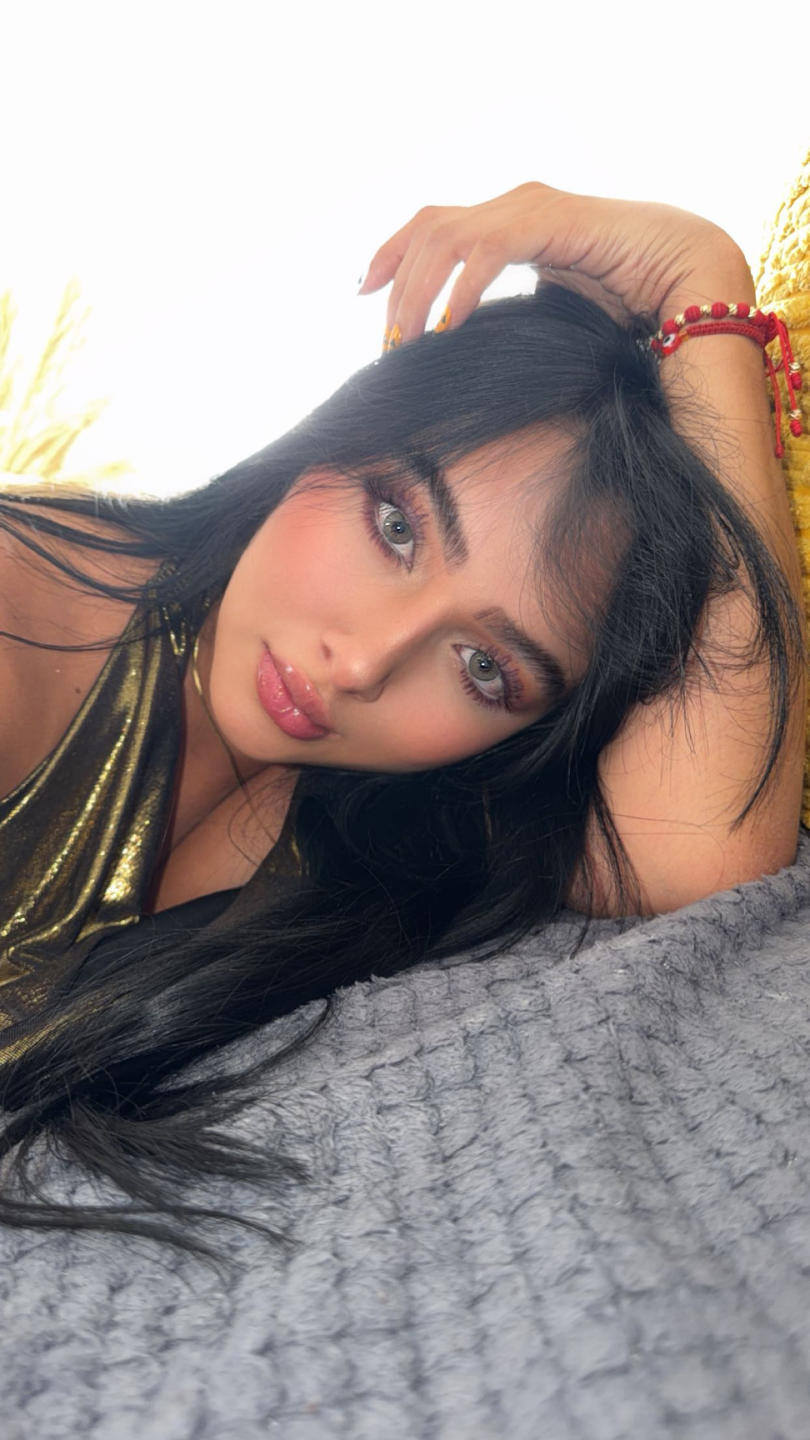 Image of cam model LilyConorr from XloveCam