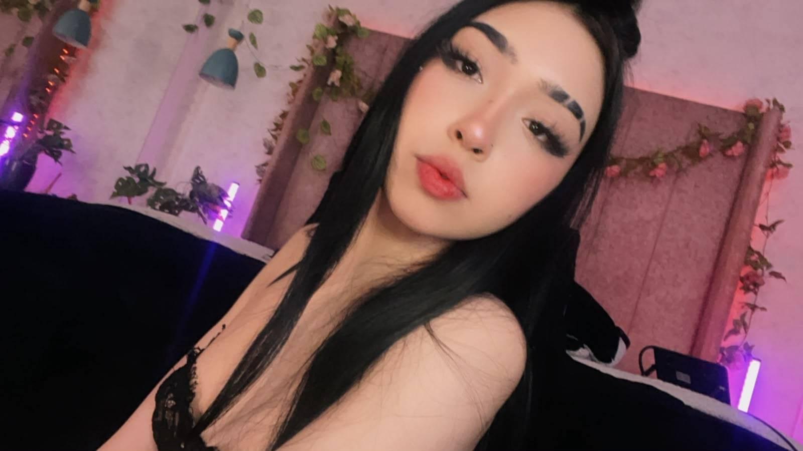Image of cam model Vickmon from XloveCam