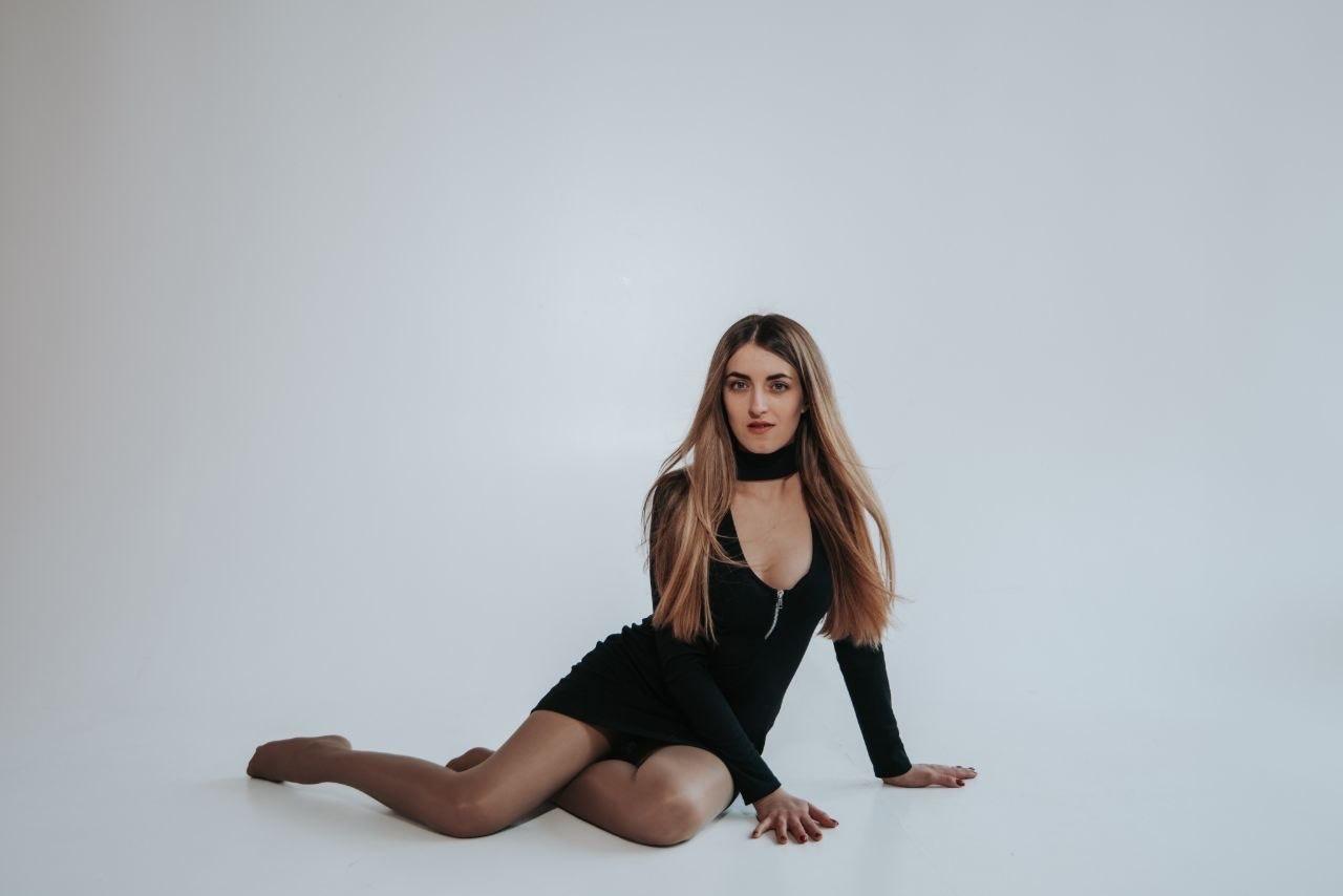 Image of cam model Feofaniia from XloveCam