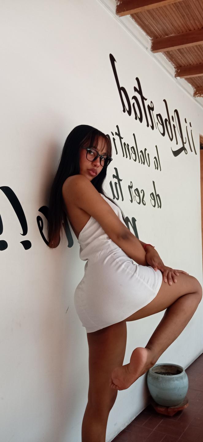 Image of cam model LovelyConnie from XloveCam