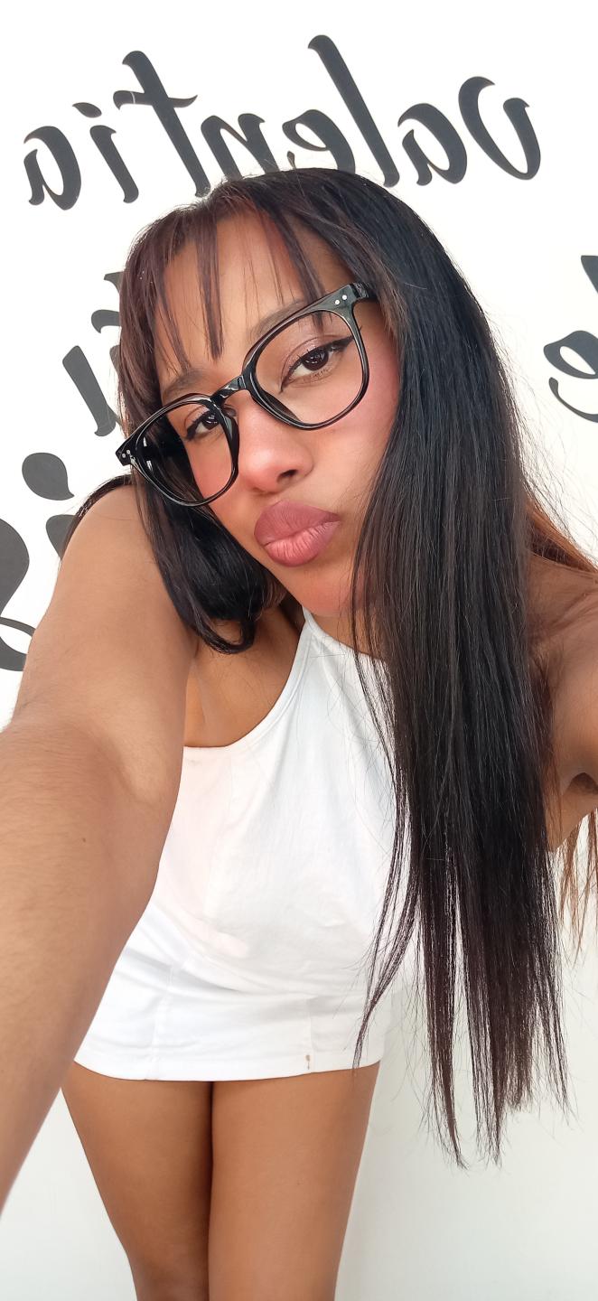 Image of cam model LovelyConnie from XloveCam