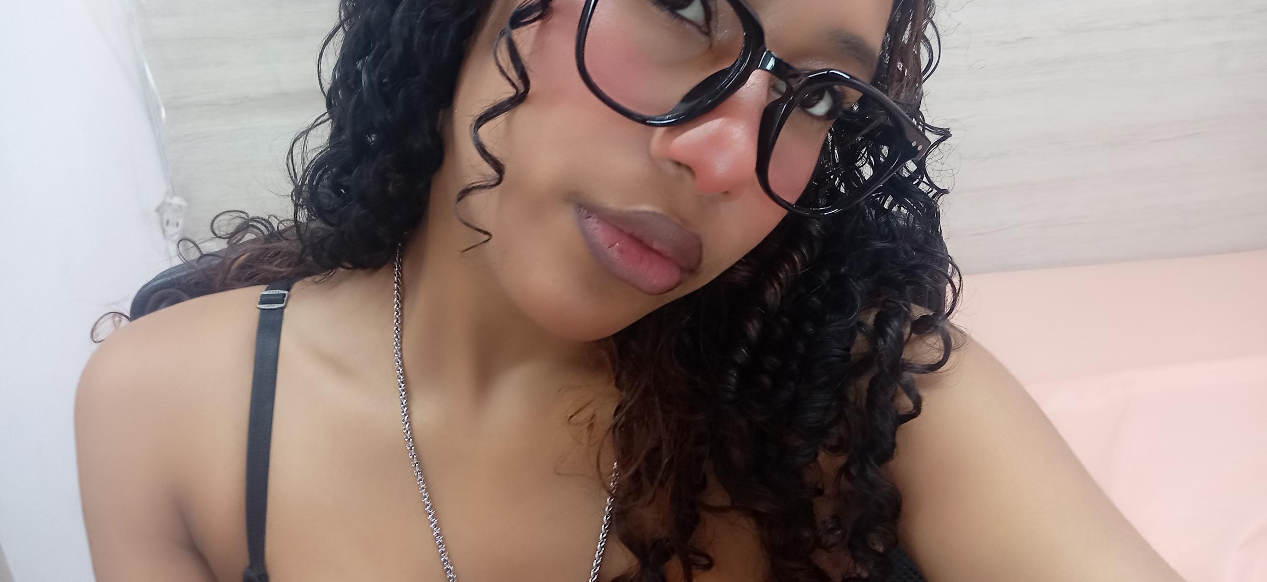 Image of cam model LovelyConnie from XloveCam