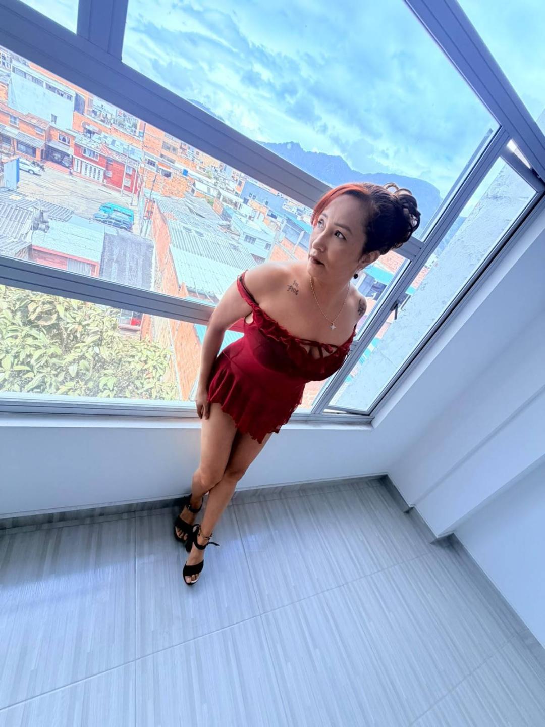Image of cam model AleeLuna69 from XloveCam