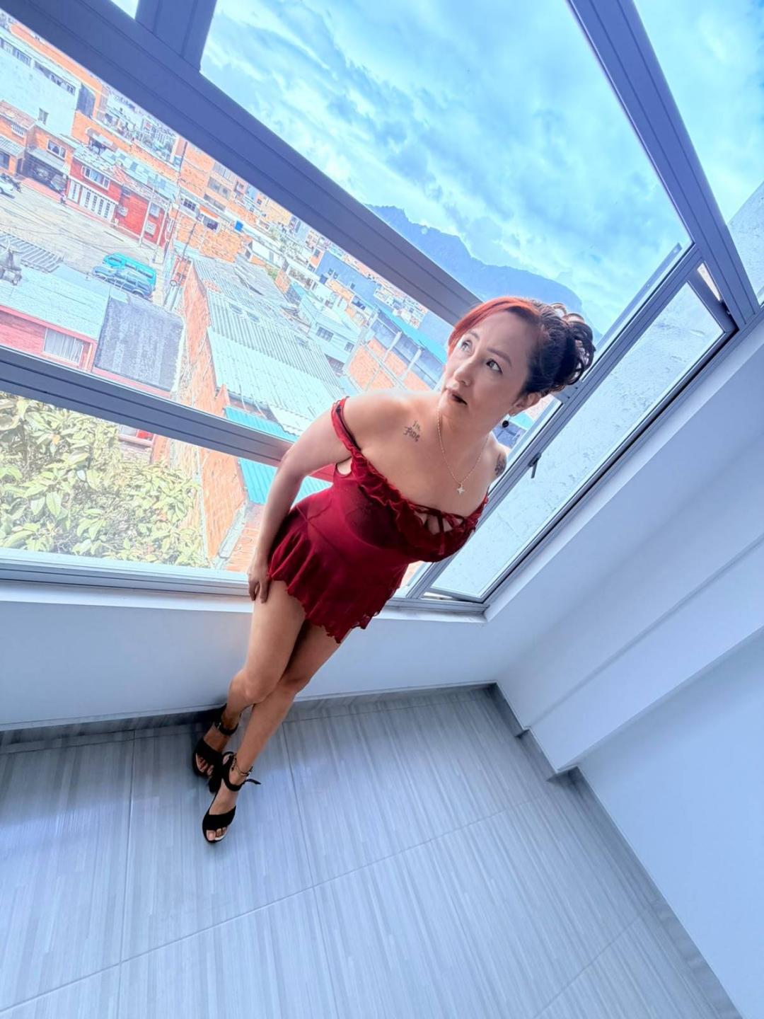 Image of cam model AleeLuna69 from XloveCam