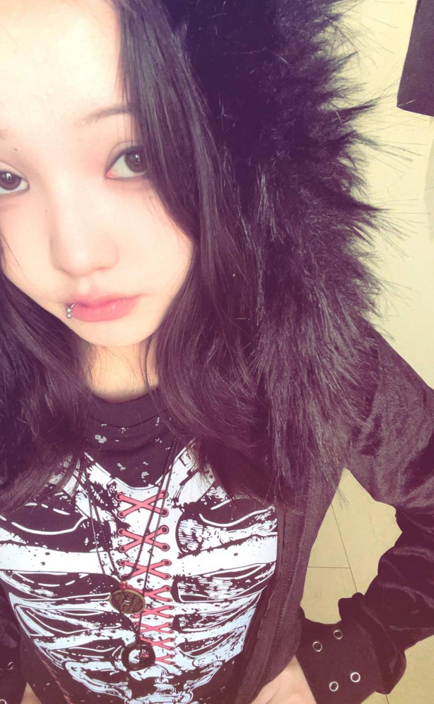 Image of cam model PeiBlank from XloveCam