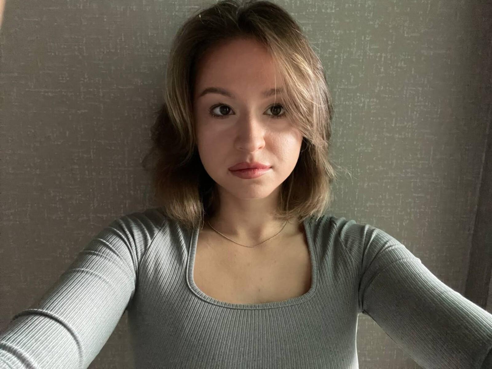 Image of cam model QuyenSaenger from XloveCam