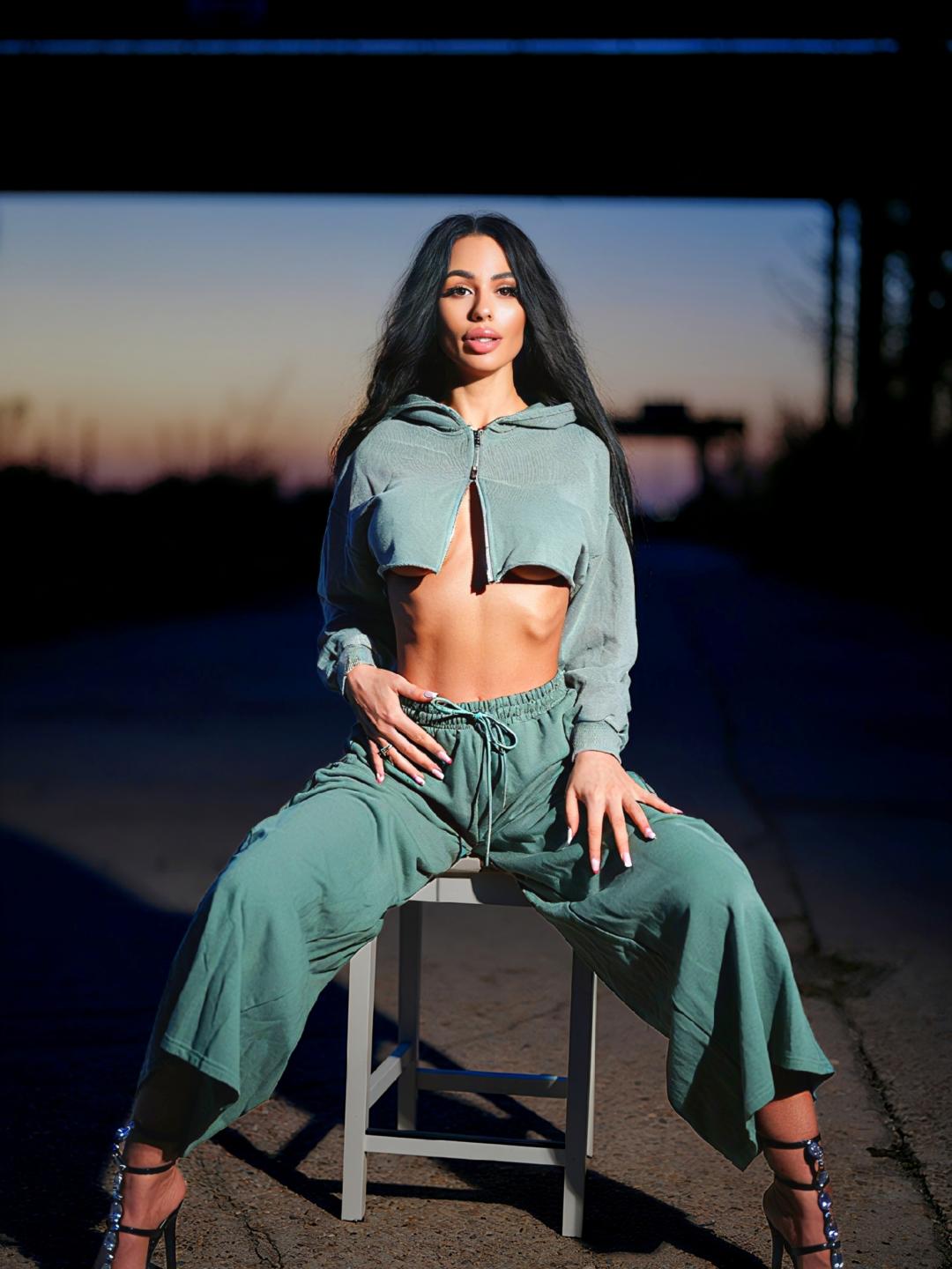 Image of cam model CharlotteAria from XloveCam