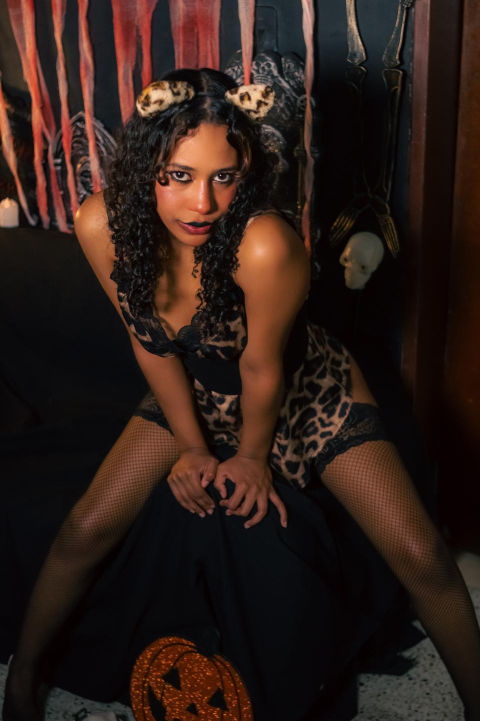 Image of cam model LovelyConnie from XloveCam