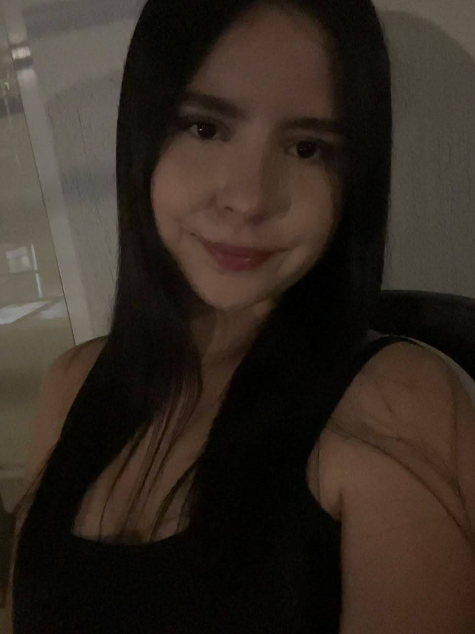 Image of cam model IsolDevan from XloveCam