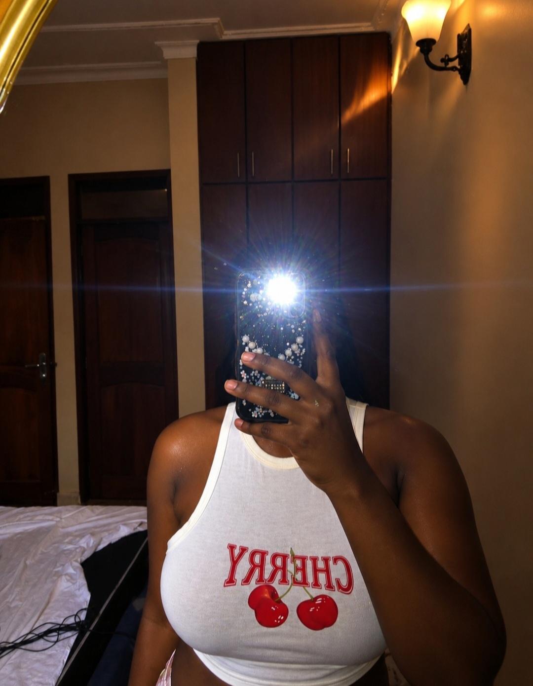 Image of cam model Orazl from XloveCam