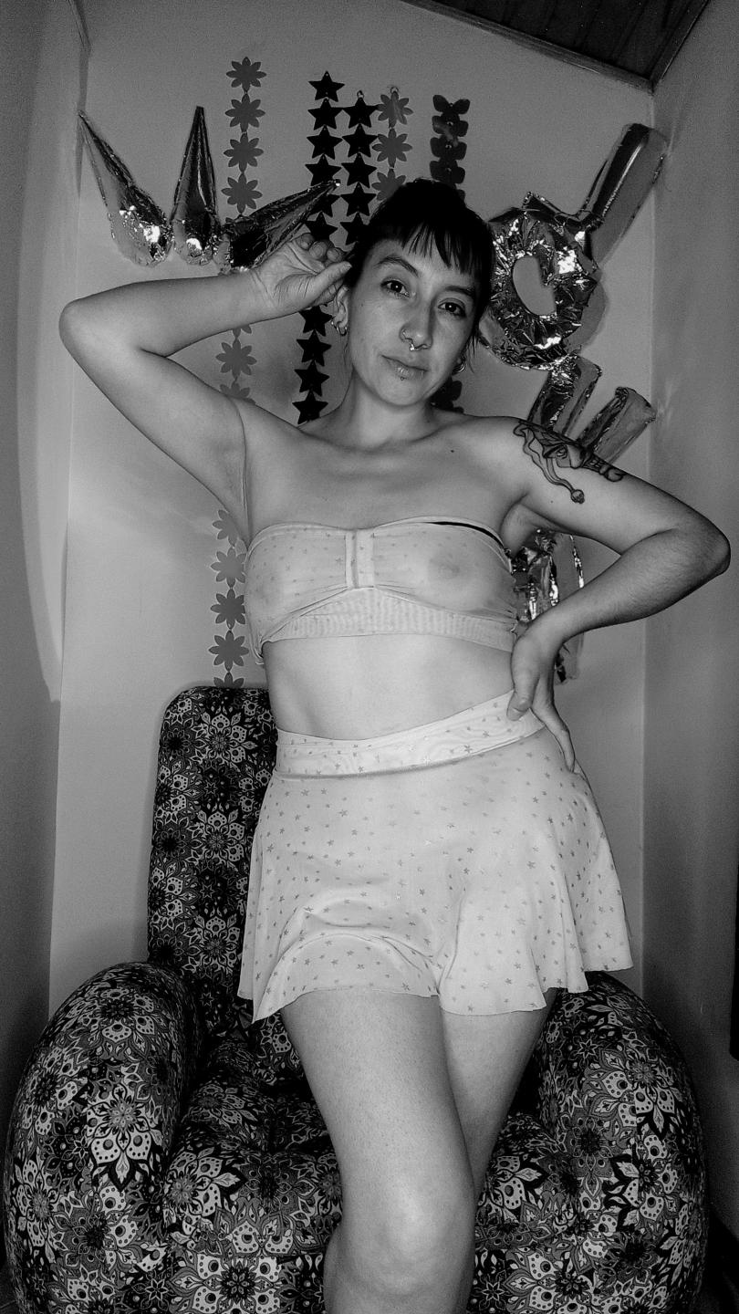 Image of cam model AliceRiot from XloveCam