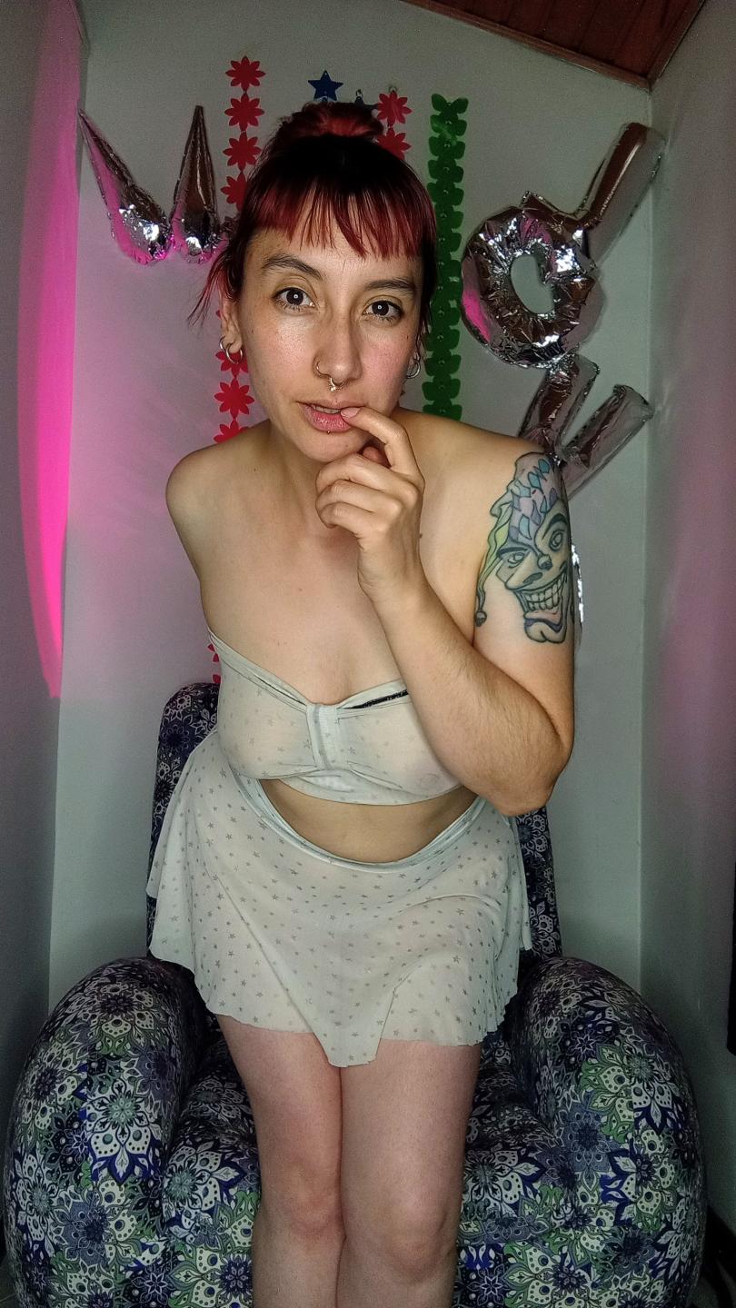 Image of cam model AliceRiot from XloveCam