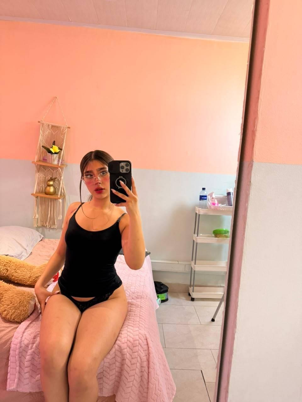Image of cam model MelanyBlom from XloveCam