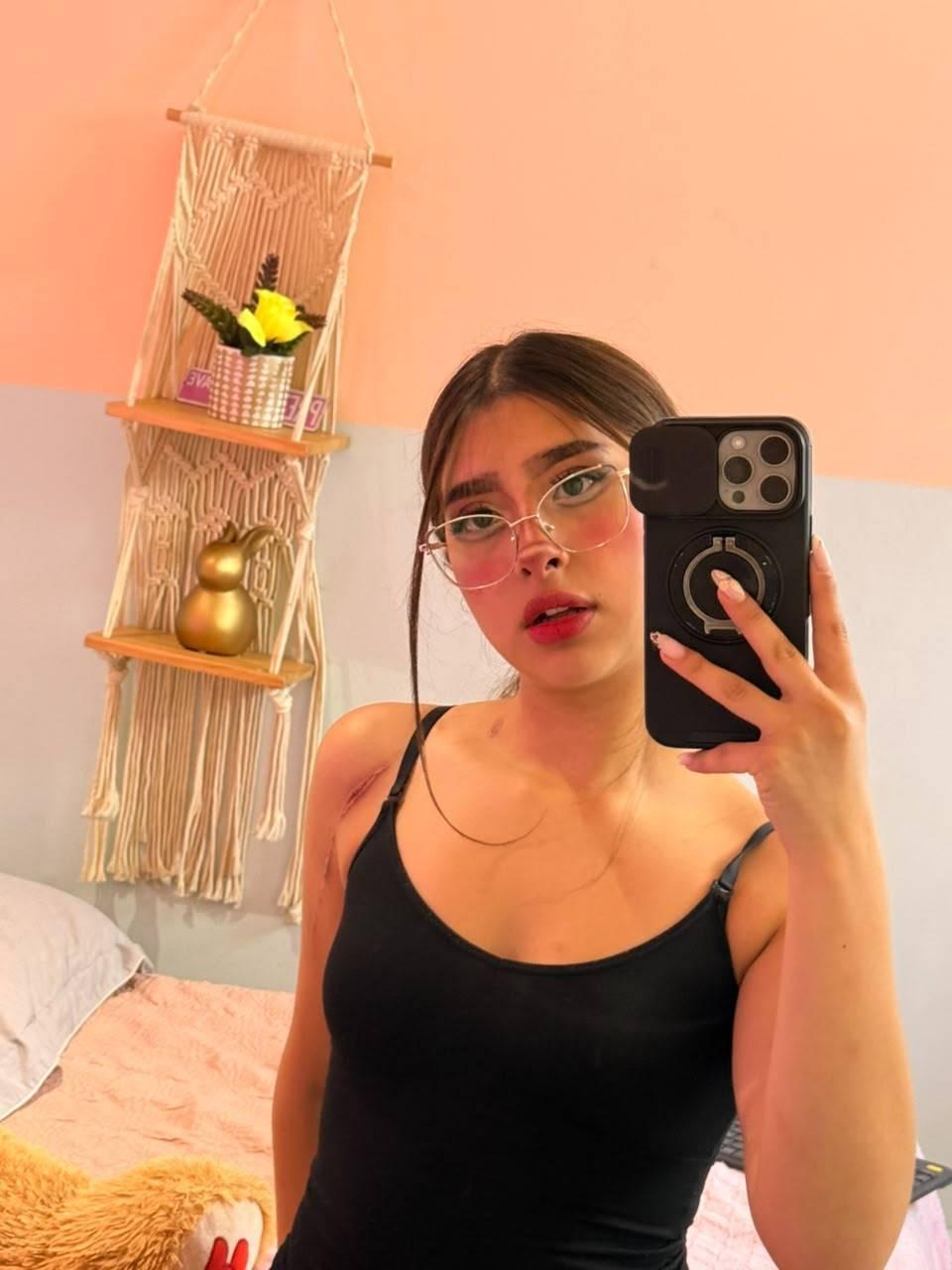 Image of cam model MelanyBlom from XloveCam