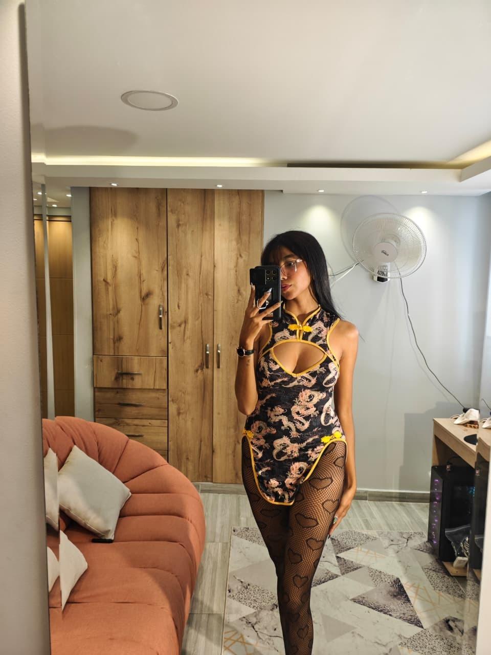 Image of cam model LunaRoja69 from XloveCam